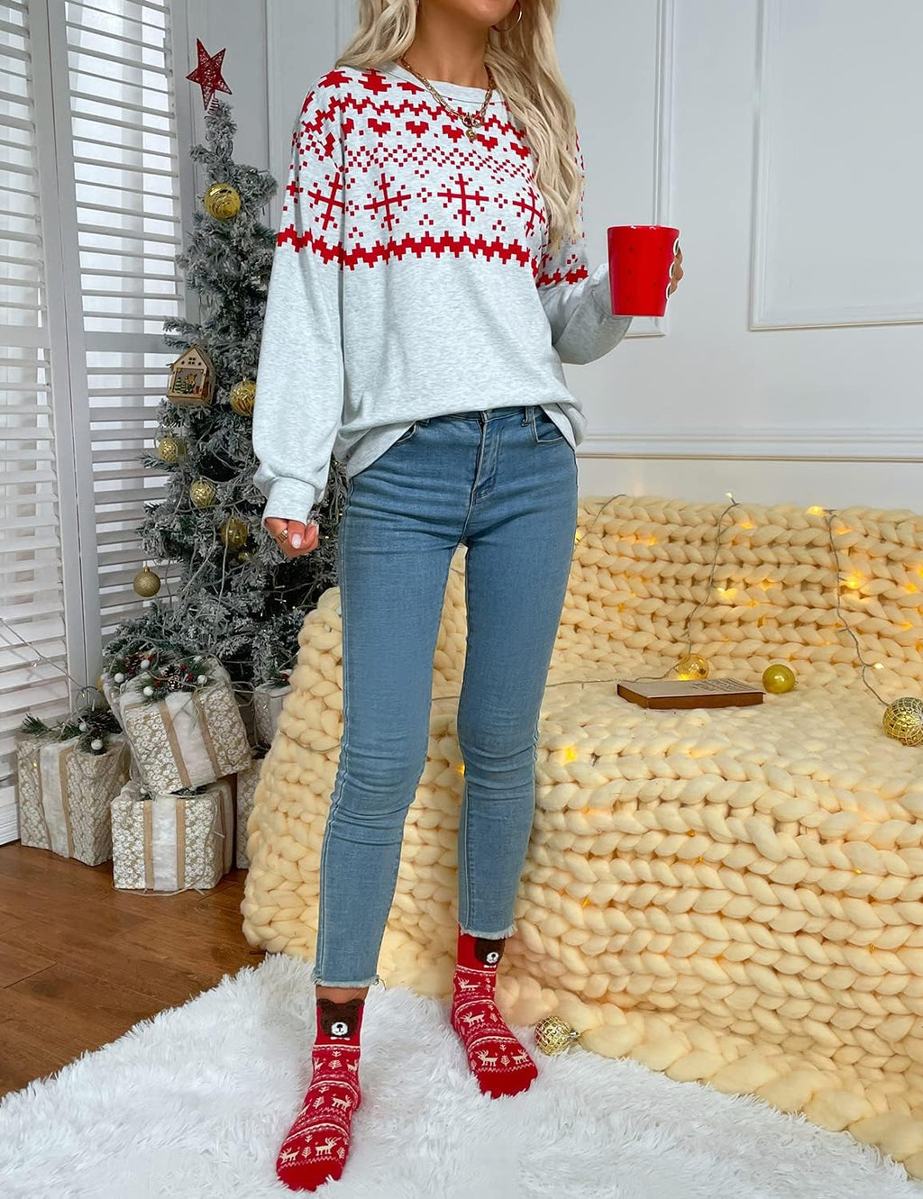 Chic and Comfy Womens Mama Sweatshirt - Stylish Crewneck, Loose Fit, and Perfect for Fall!